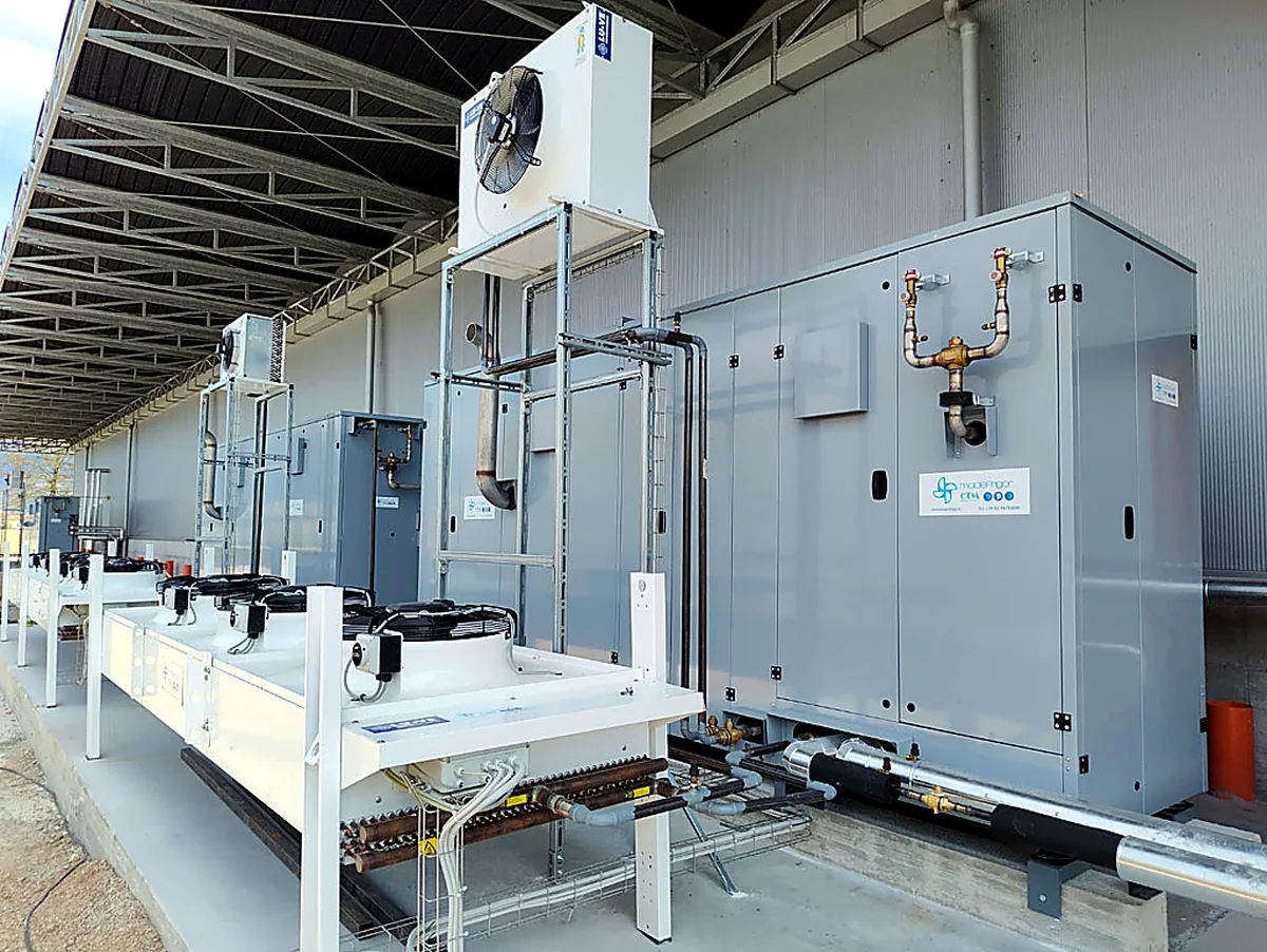 Transcritical CO2 refrigeration gas cooler and plant equipment